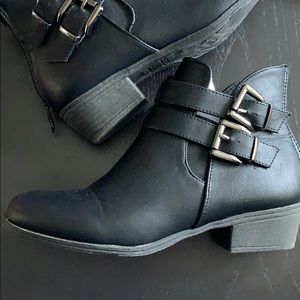 Size 7.5 Top Moda ankle boots